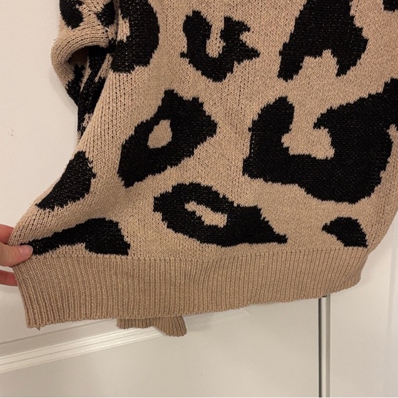 Chic Animal Print Crew Neck Sweater - Picture 5 of 6